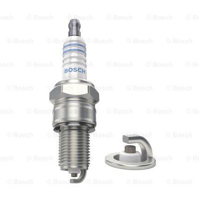 BOSCH 0 242 235 988 - Свеча зажигания autosila-amz.com