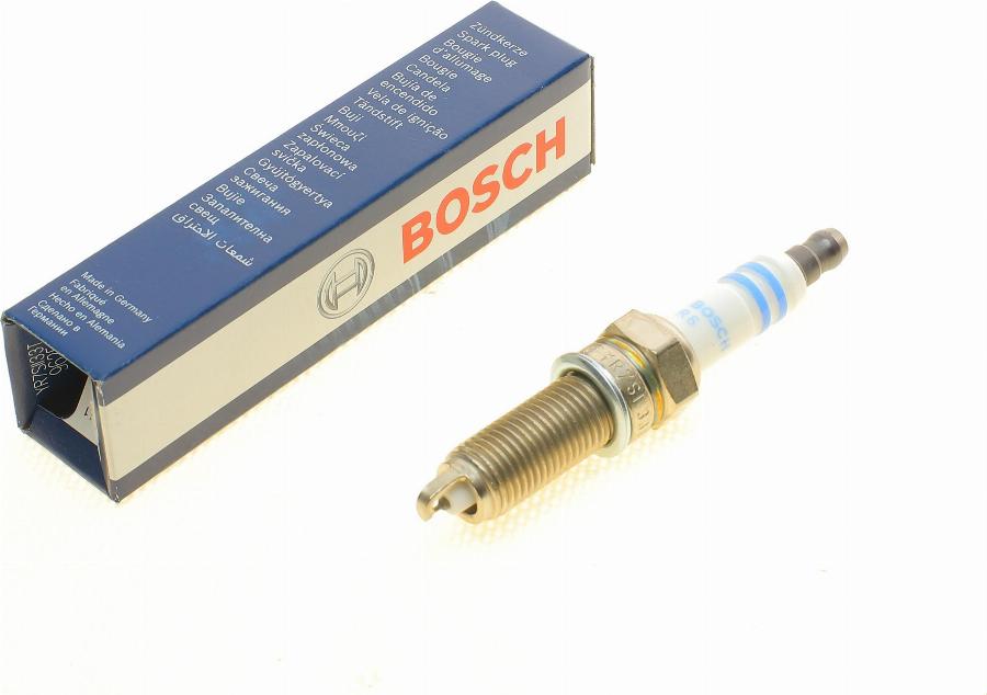 BOSCH 0 242 135 556 - Свеча зажигания autosila-amz.com