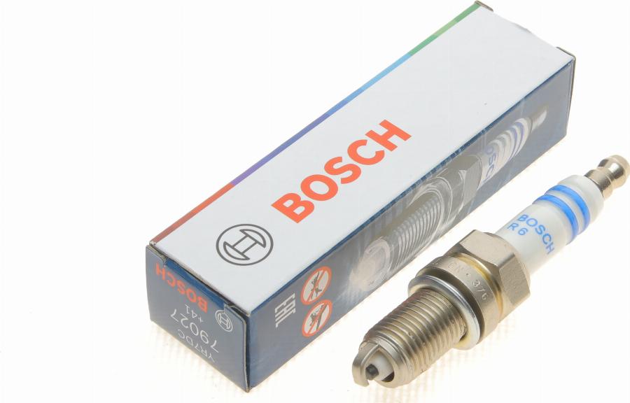 BOSCH 0 242 135 515 - Свеча зажигания autosila-amz.com