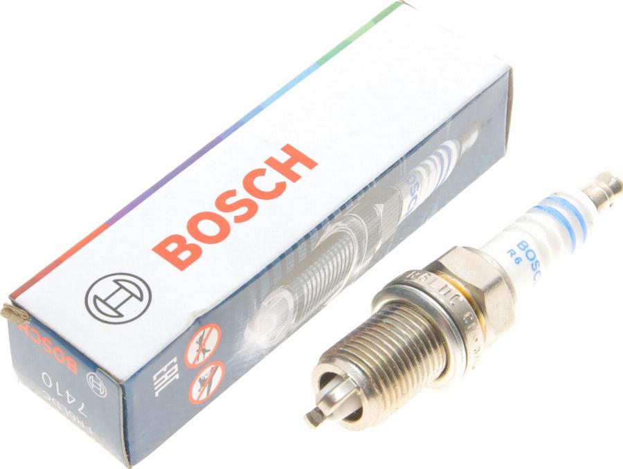 BOSCH 0 242 240 566 - Свеча зажигания autosila-amz.com