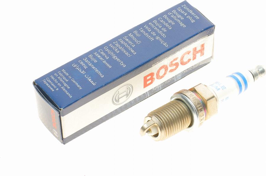 BOSCH 0 242 230 528 - Свеча зажигания autosila-amz.com