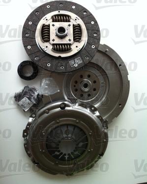 Valeo 835027 - К-кт сцепления с жестким маховиком и выжимным подшипником (KIT 4P) VW PASSAT 98-05, AUDI A4 97-01, A autosila-amz.com
