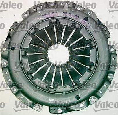 Valeo 821799 - Комплект сцепления с подшипником (215мм) AUDI A3 SEAT LEON, TOLEDO II SKODA OCTAVIA I VW BORA, BORA autosila-amz.com