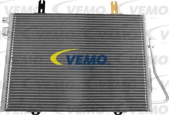 Vemo V46-62-0007 - Конденсатор кондиционера autosila-amz.com